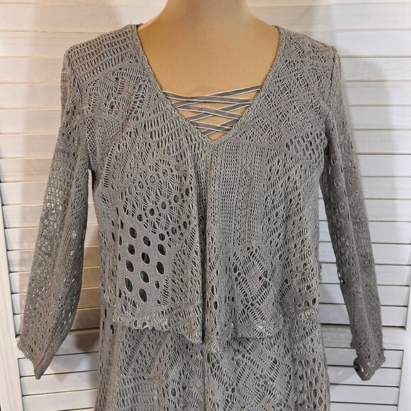 Long Sleeve Crochet Layered Tunic in Gray from Skye's the Limit Women's Medium - Picture 4 of 14